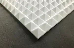 Panele akustyczne piramidki Basotect 4 cm