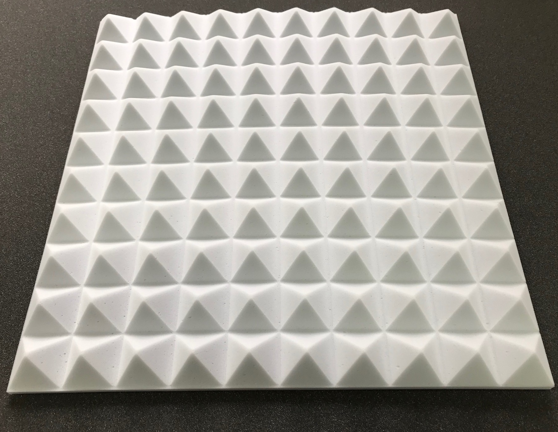 Piramidki akustyczne Basotect 4 cm 